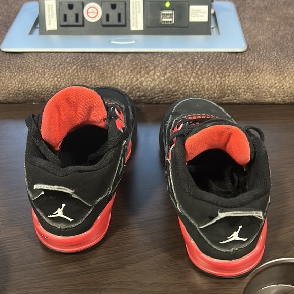 JORDAN 4 RETRO THUNDER USED 8 C - Picture 9 of 9